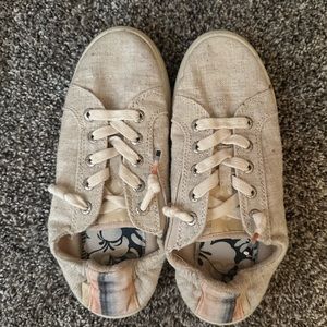 Women’s Roxy slip on sneakers